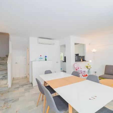 Holiday home Cubo's Rubi Townhouse *