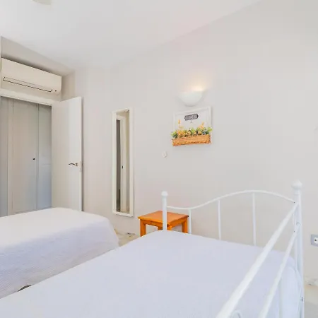 Cubo's Rubi Townhouse