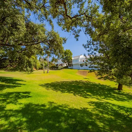 Cubo's Rubi Townhouse *