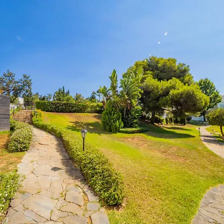 Cubo's Rubi Townhouse Marbella