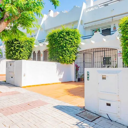 Cubo's Rubi Townhouse Holiday home *